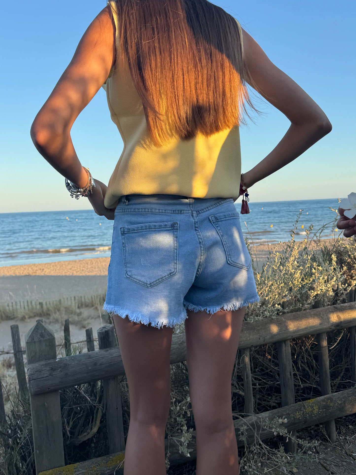 Short en jean perlé